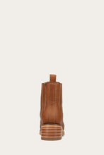 Load image into Gallery viewer, Frye Women  SADDLE/EARTHQUAKE