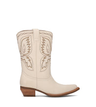Load image into Gallery viewer, FRYE AND CO WOMEN IRLENE SHORT DECO STITCH OFF WHITE
