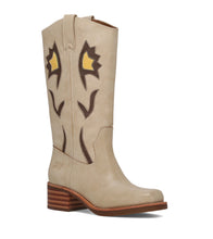 Load image into Gallery viewer, FRYE AND CO WOMEN MIRANDA 10 FLOWER CREAM