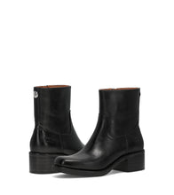 Load image into Gallery viewer, FRYE AND CO WOMEN MIRANDA LOW ZIP BLACK