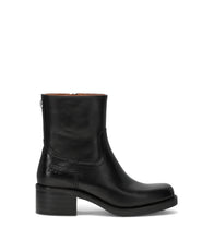 Load image into Gallery viewer, FRYE AND CO WOMEN MIRANDA LOW ZIP BLACK