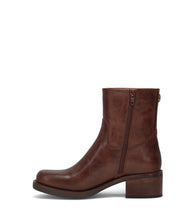 Load image into Gallery viewer, FRYE AND CO WOMEN MIRANDA LOW ZIP WALNUT