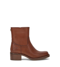 Load image into Gallery viewer, FRYE AND CO WOMEN MIRANDA LOW ZIP WHISKEY