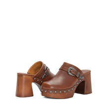Load image into Gallery viewer, FRYE AND CO WOMEN WYLIE SCALLOPED CLOG AUBURN