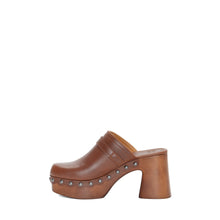 Load image into Gallery viewer, FRYE AND CO WOMEN WYLIE SCALLOPED CLOG AUBURN
