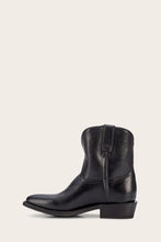 Load image into Gallery viewer, Frye Women BILLY SHORT BLACK/SOFT TUMBLED LEATHER