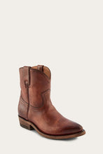 Load image into Gallery viewer, Frye Women BILLY SHORT REDWOOD/WASHED VEG LEATHER
