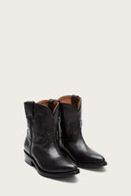 Load image into Gallery viewer, Frye Women BILLY SHORT BLACK/POLISHED SOFT FULL GRAIN