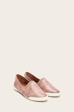 Load image into Gallery viewer, Frye Women MELANIE SLIP ON LILAC/SOFT SCRUNCHED LEA