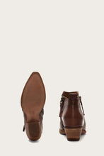 Load image into Gallery viewer, Frye Women SACHA MOTO SHORTIE CARAMEL/ANTIQUE PULL UP